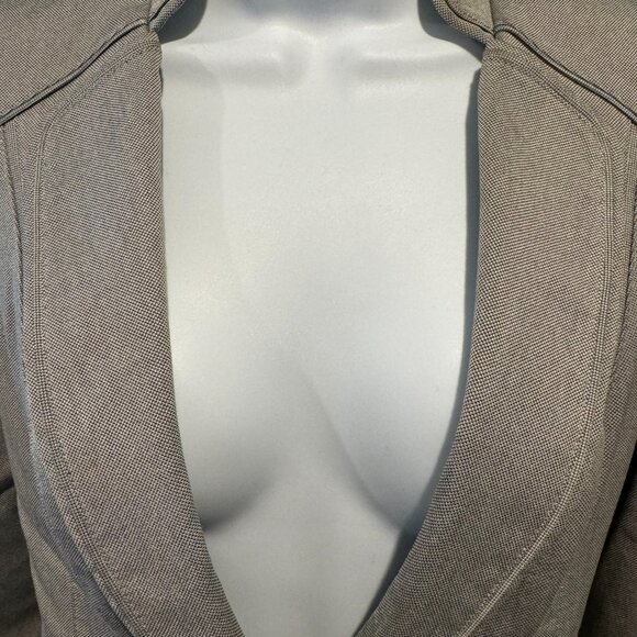 White House Black Market Grey Suit with 3/4 sleeves - Picture 2 of 14